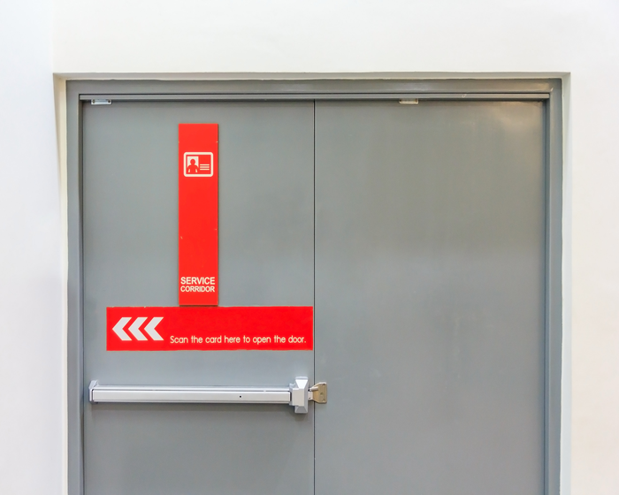 Installation de porte coupe-feu